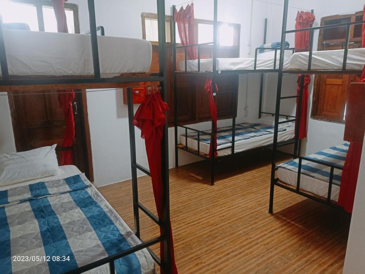 Aurora Backpackers Hostel Luang Prabang Luaran gambar