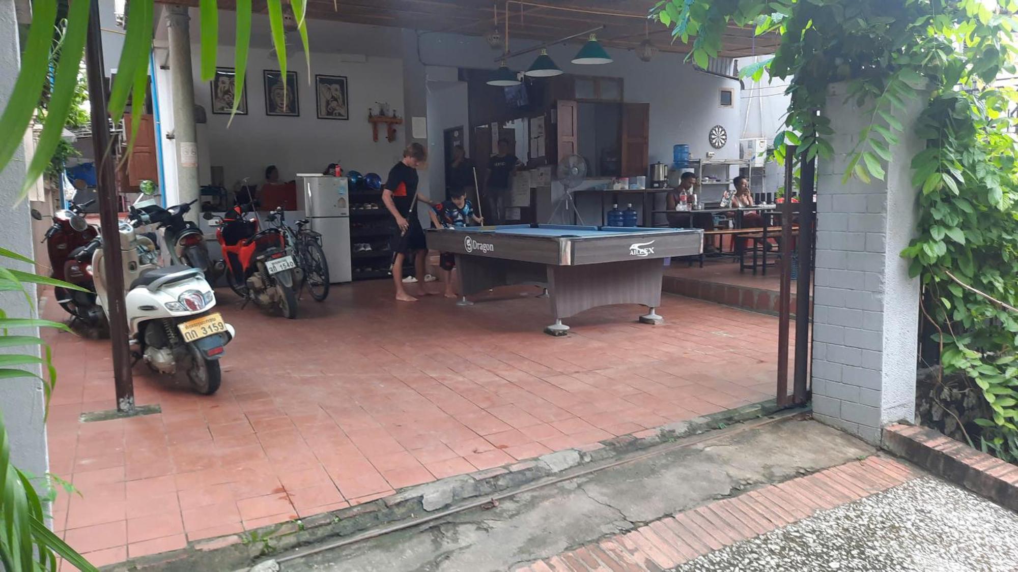 Aurora Backpackers Hostel Luang Prabang Luaran gambar