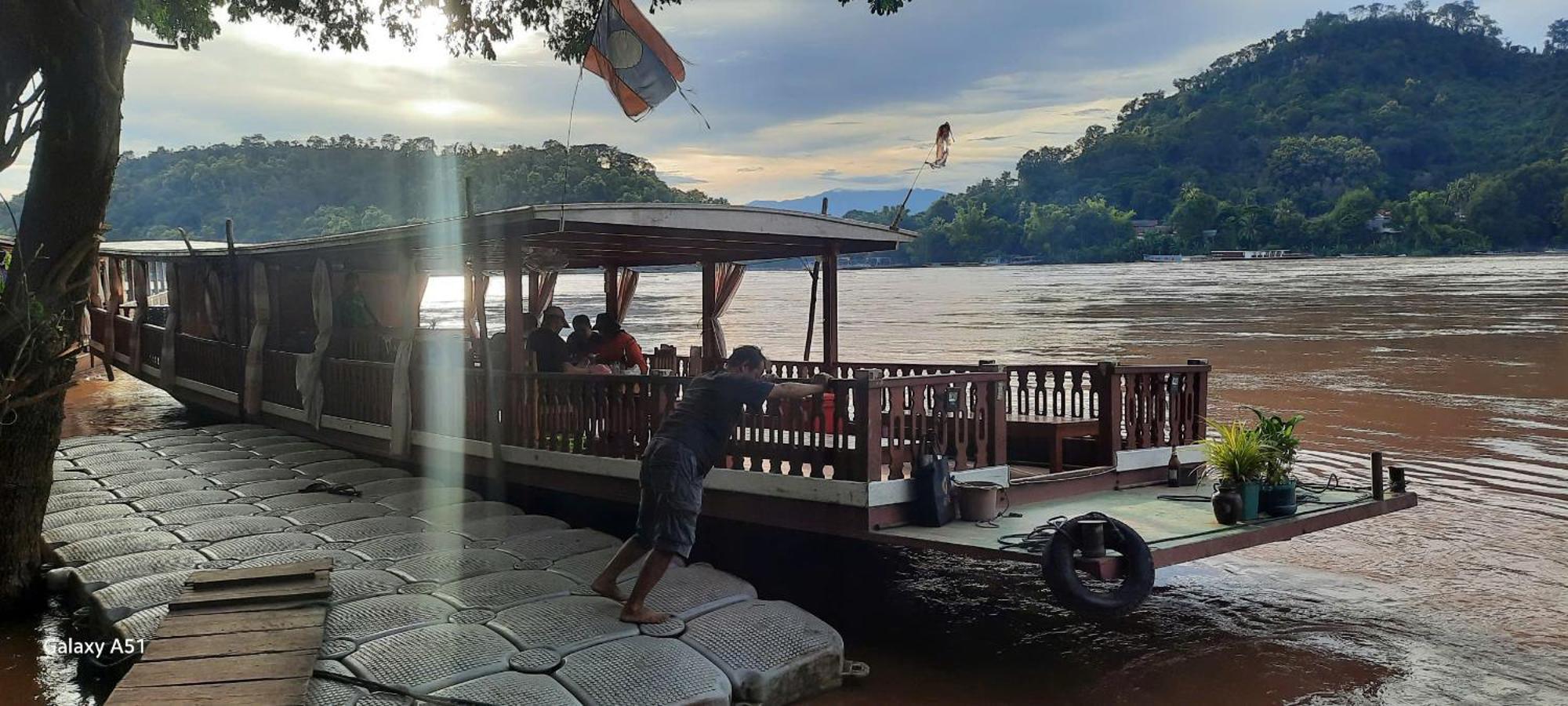 Aurora Backpackers Hostel Luang Prabang Luaran gambar