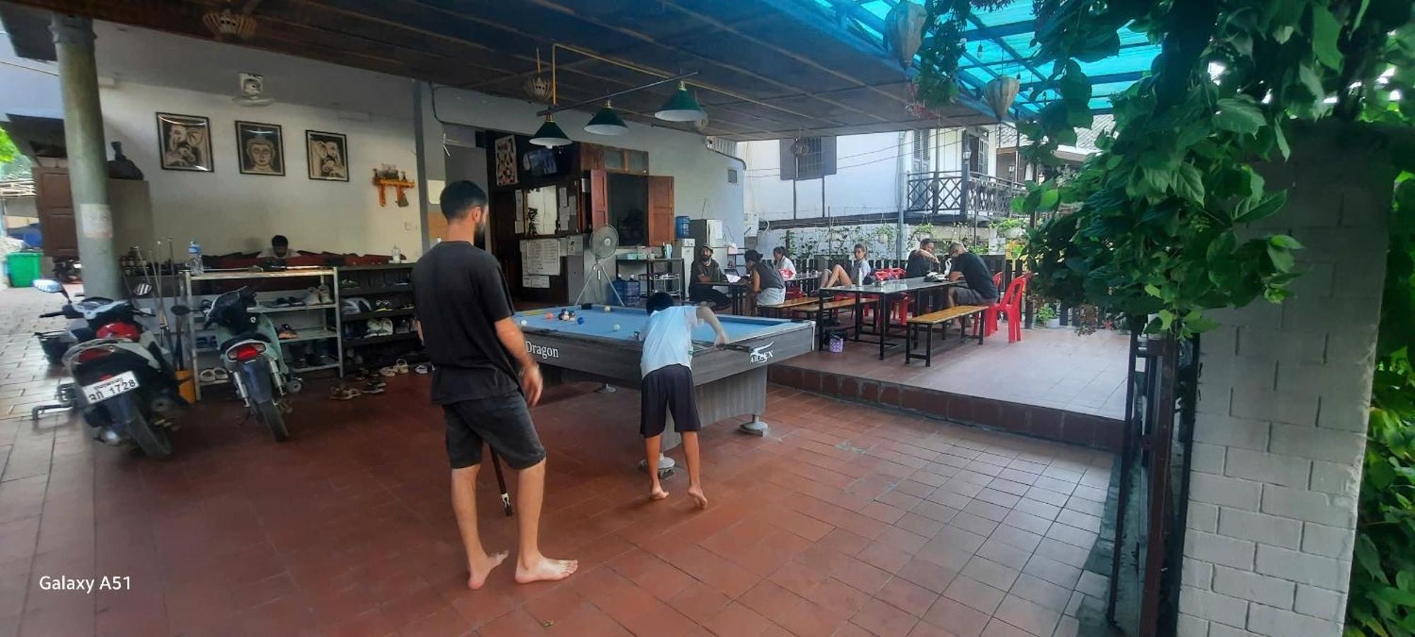 Aurora Backpackers Hostel Luang Prabang Luaran gambar